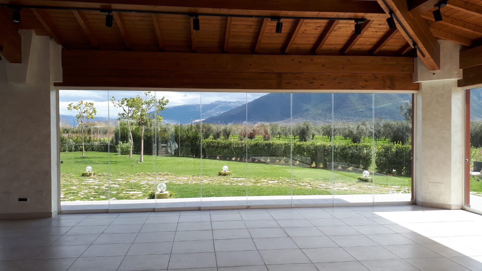 Vetrata scorrevole pvc